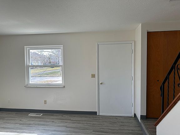 2nd image of 2523 Maplehurst Dr