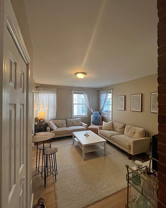 1st image of 317 Silver St APT 2