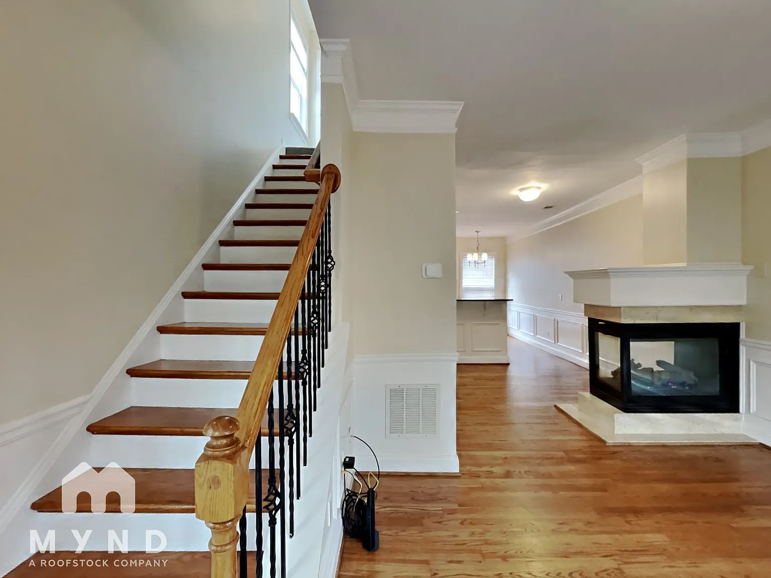 3 bed, 3.5 bath, 1670 sqft, $3,075 — Photo 3
