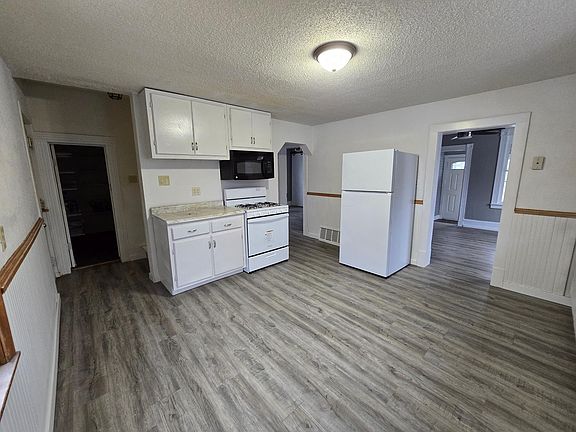 5th image of 307 Forest Ave W