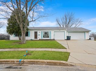 126 Seton Ct, Streamwood, IL 60107