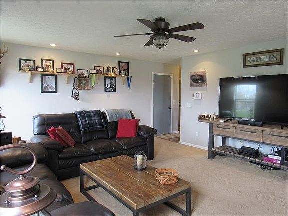 5th image of 3264 S Urbana Lisbon Rd