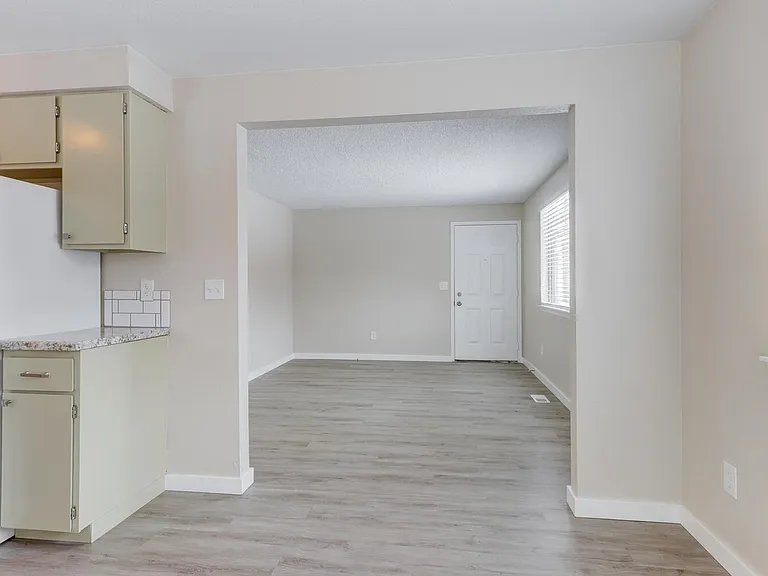 2910 & 2912 S Holden Ave — Photo 15