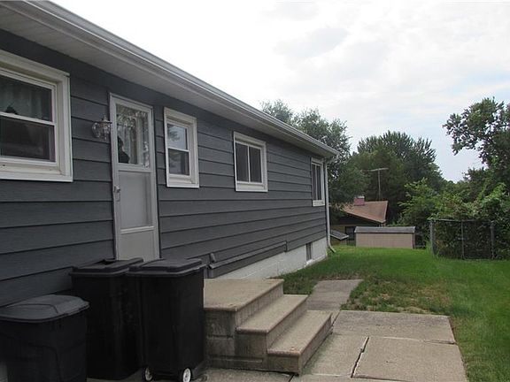 3rd image of 616 E Jefferson St