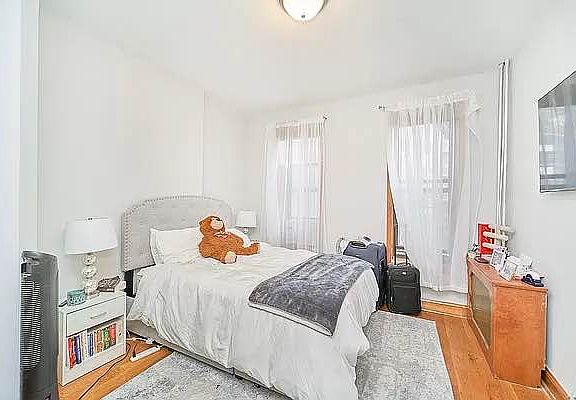 2nd image of 595 10th Ave APT 3N