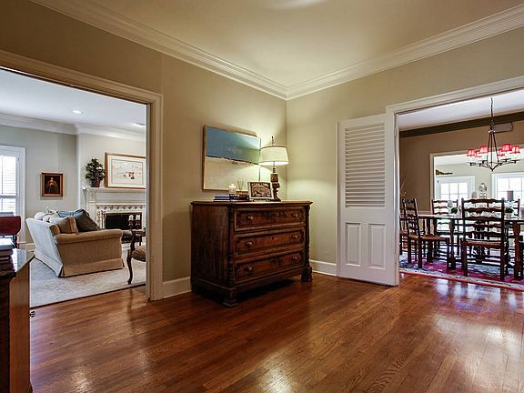 3rd image of 132 E Oakview Pl