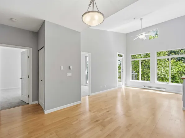 15385 101a Ave #421, Surrey, BC V3R 0B4