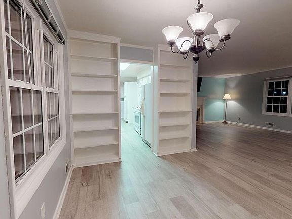 4th image of 351 N Cedarwood Dr