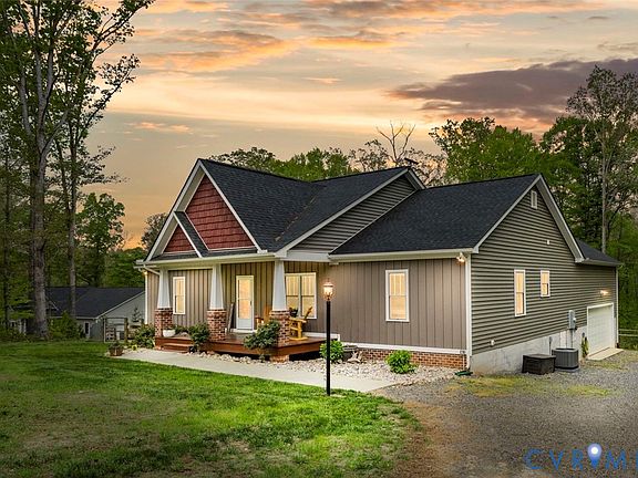 3rd image of 240 Goldenberry Ln