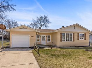 280 Mohawk Dr, Carol Stream, IL 60188