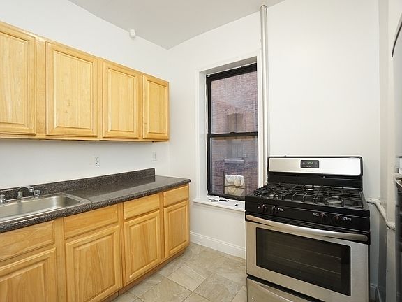 2nd image of 26 Saint Nicholas Pl #A3