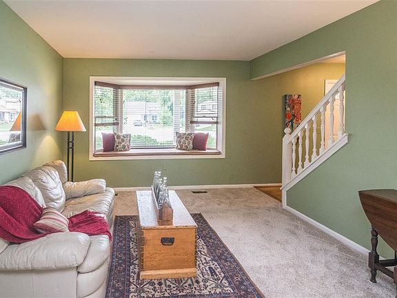4th image of 8412 York Ct