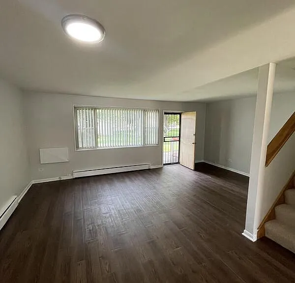 495 E End Ave — Photo 1