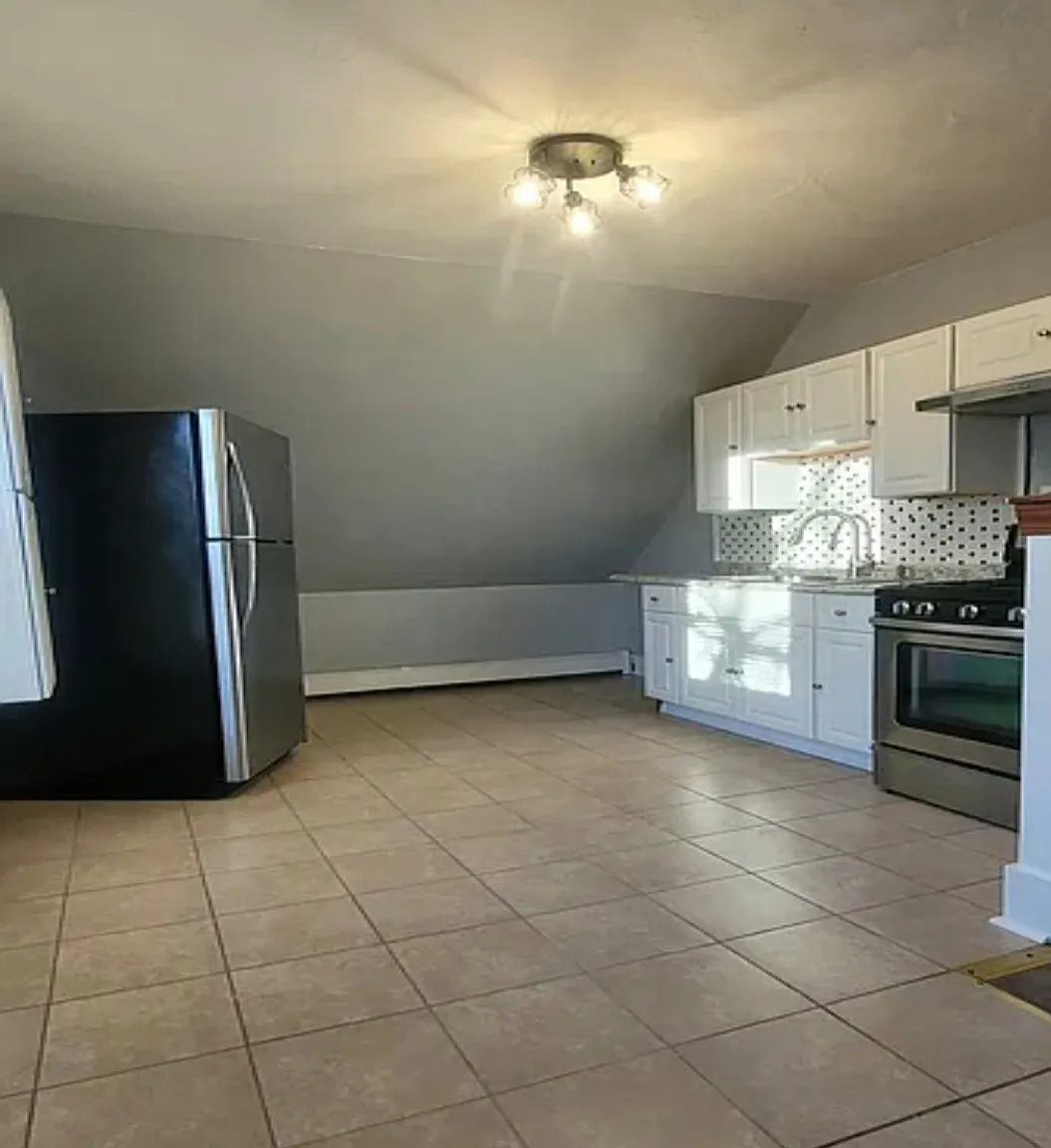 3 bed, 1200 sqft, $3,200 — Photo 3