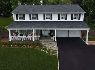 18 Marlboro Ln, East Islip, NY 11730