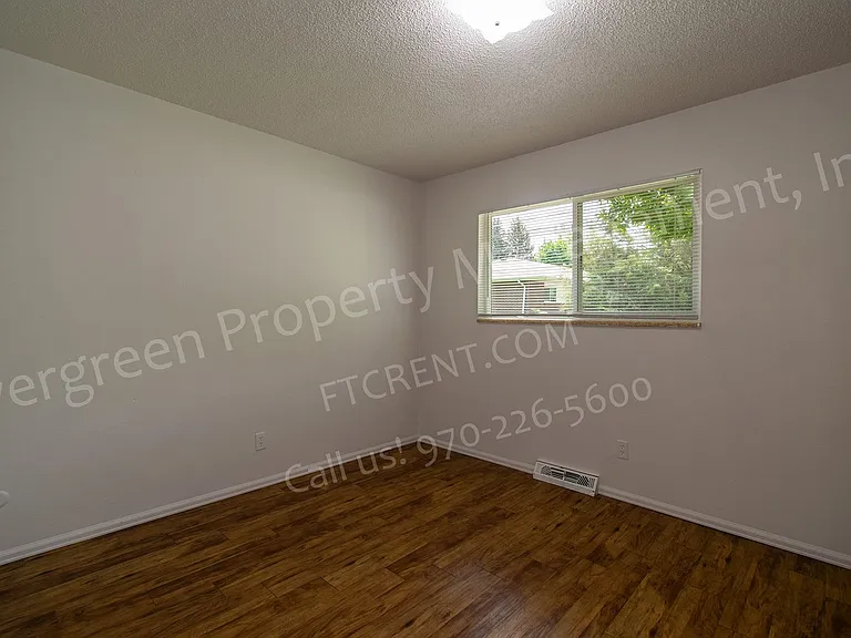 2439 Clearview Ave — Photo 14