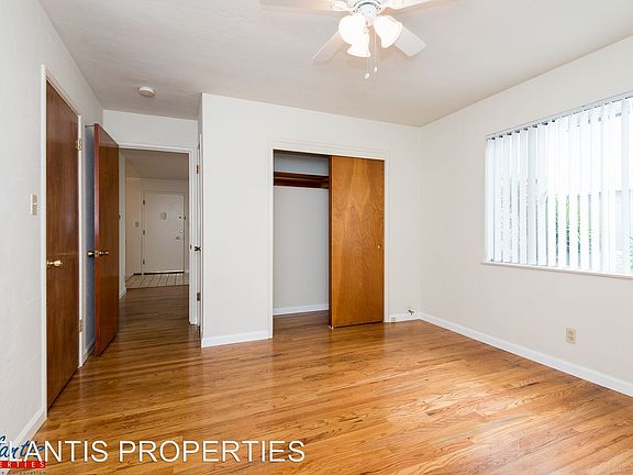 4th image of 974 Whitethorne Dr APT 02