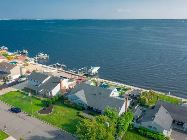 112 Lucinda Drive, Babylon, NY 11702