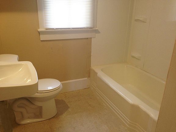 3rd image of 1421 W 27th St #1
