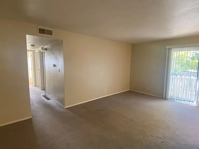 414 W Elizabeth — Photo 2