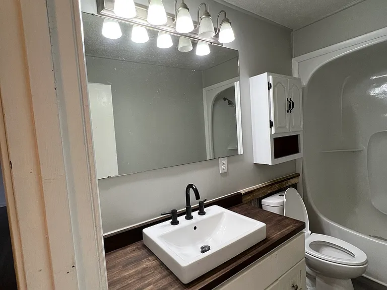 145 Lee Dr — Photo 7