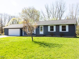 5538 Rockbluff Dr NE, Comstock Park, MI 49321