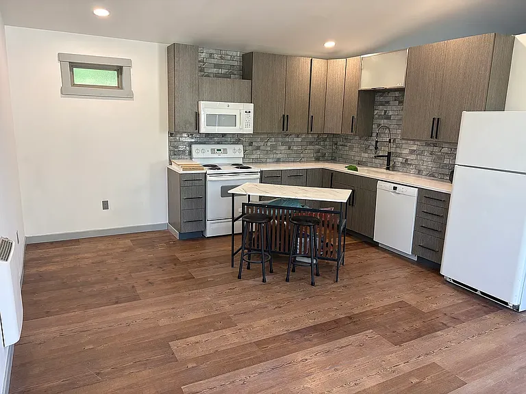 1521 S Joyce St — Photo 3