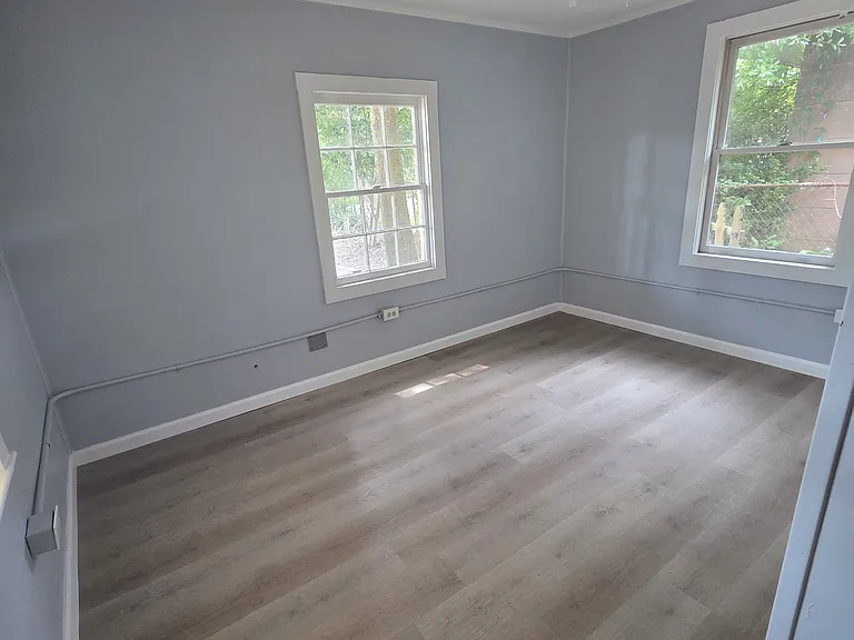 319 Mercer Ave — Photo 10