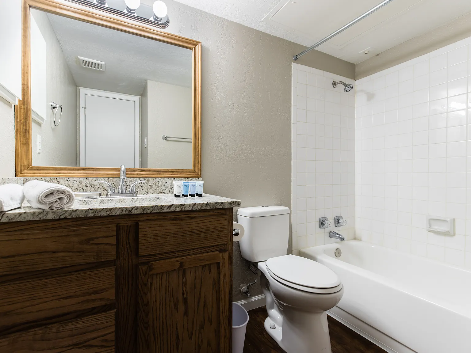 2 bed, 932 sqft, $1,995 — Photo 3