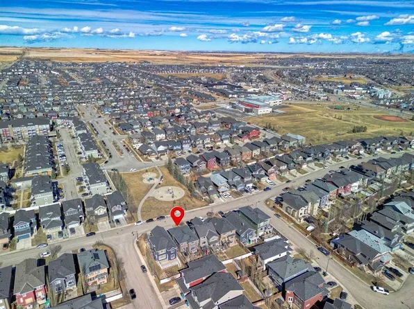133 N Evanspark Cir NW, Calgary, AB T3P 0A7