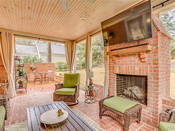 4th image of 1004 Bedford Pl N