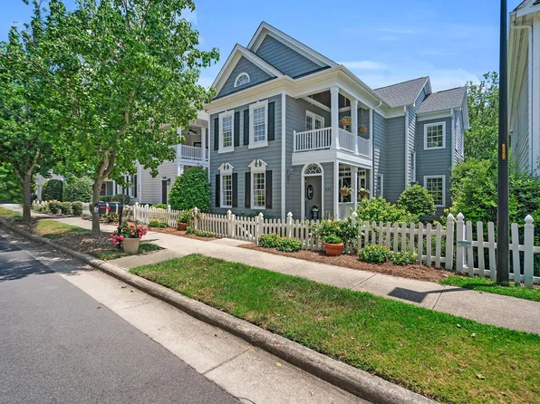 825 Carpenter Town Ln, Cary, NC 27519