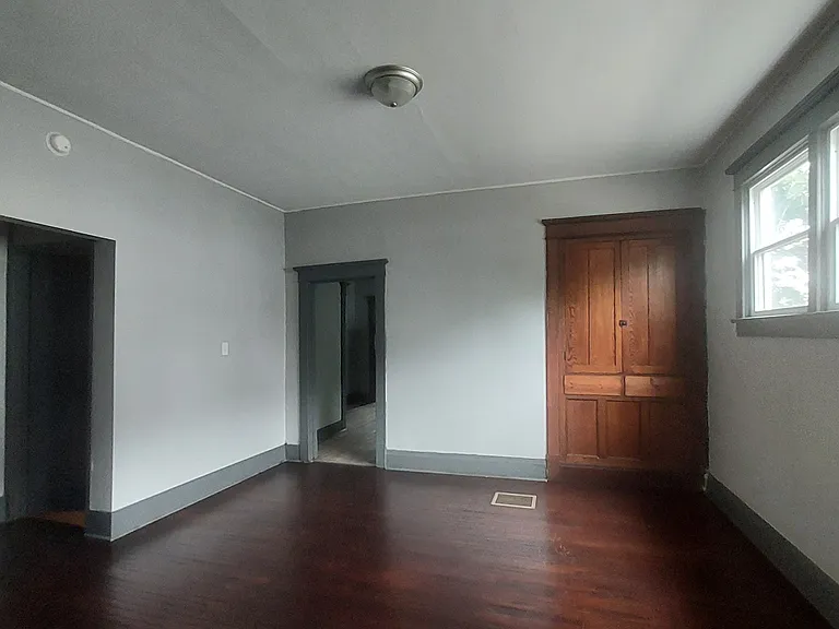 279 Hudson Ave — Photo 2