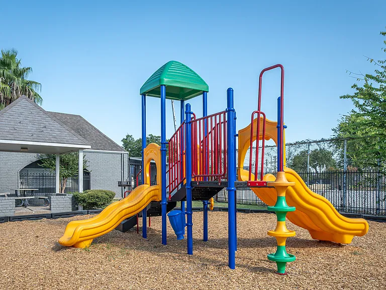 Town Park Apartments — Photo 35
