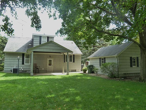 3rd image of 1009 Elmwood Ave