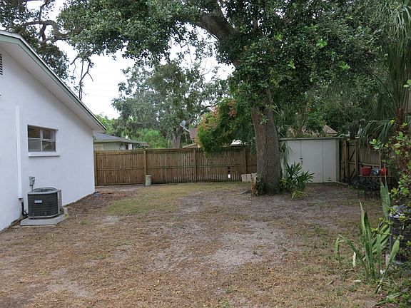 3rd image of 606 Dogwood Ct