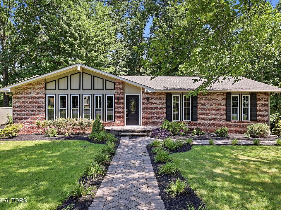 1st image of 211 Connors Cir
