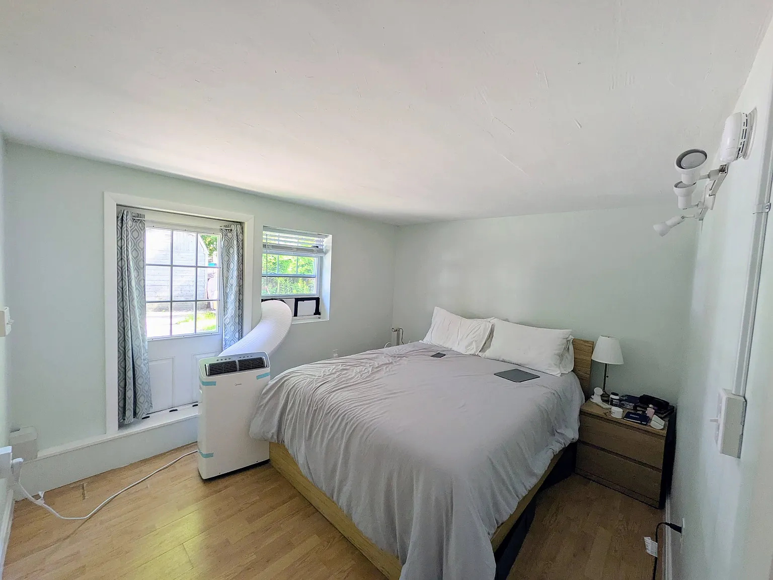 3 bed, 900 sqft, $3,390 — Photo 4