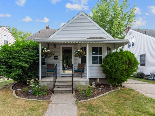 2098 Brys Dr, Grosse Pointe Woods, MI 48236