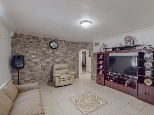 315 Charleston St SE, Albuquerque, NM 87108