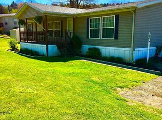 1 Oakview Dr, Beaver Falls, PA 15010