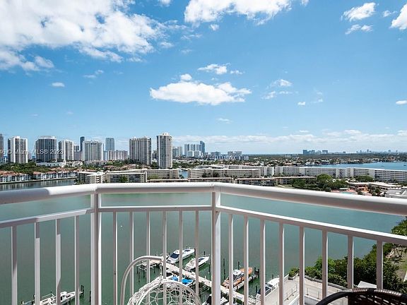 4th image of 18071 Biscayne Blvd APT 1703