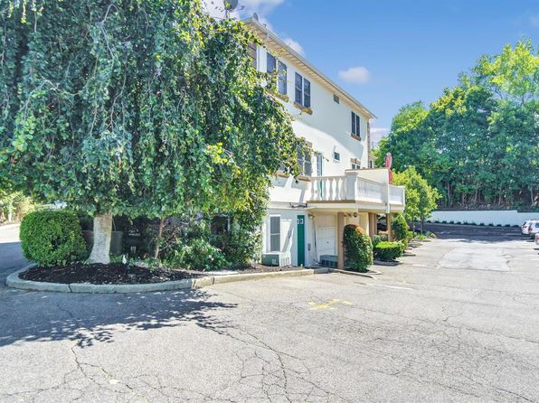 6 Selina Ct