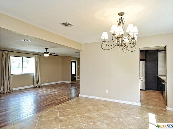 3rd image of 107 Lariat Cir