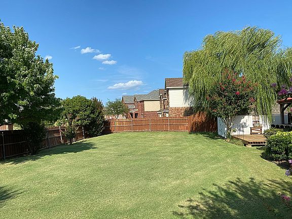 4th image of 2808 Claremont Dr