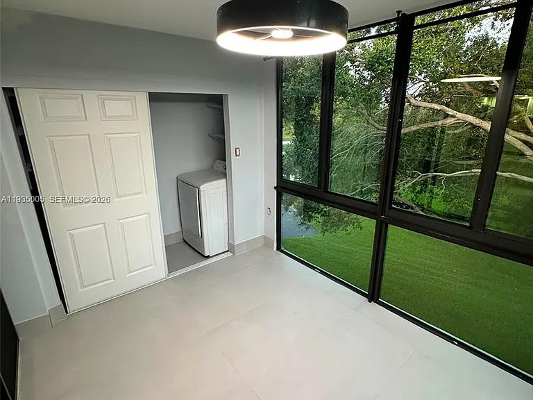 9440 SW 8th St #402 — Photo 37