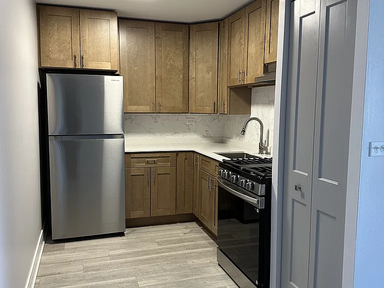 8352 W Catherine Ave #303 — Photo 16