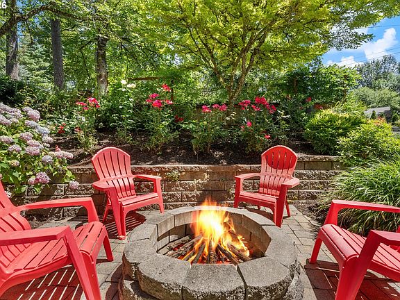 4th image of 1812 SW Greenway Cir