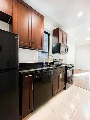 Rented by City Connections Realty | media 6