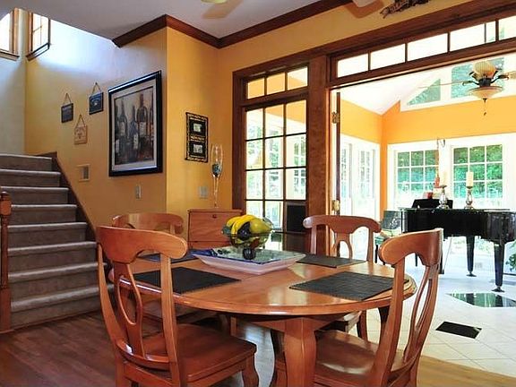 DINETTER W/ NEW HARDWOOD FLOOR